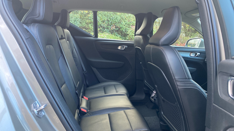 Volvo Xc40 2.0 B4P Inscription 5dr AWD Auto Petrol Estate